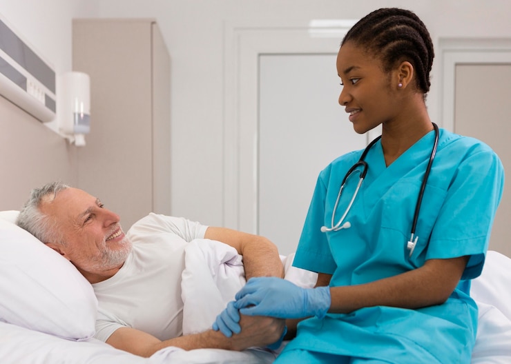 Free Photo medium shot smiley nurse and patient
