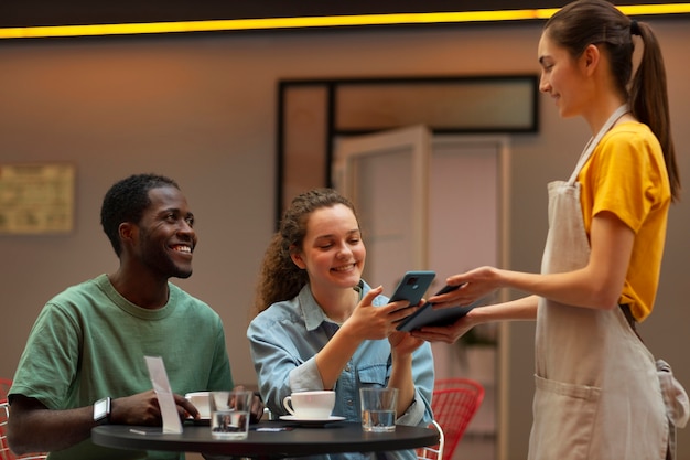 Medium shot smiley people in restaurant