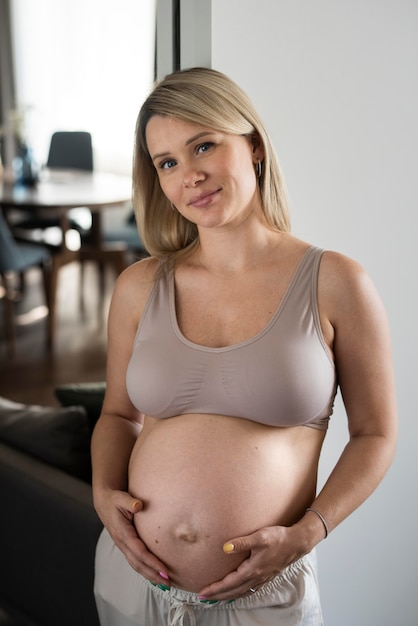 Medium shot smiley pregnant woman