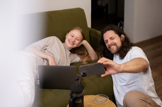 Medium shot smiley roommates taking selfie