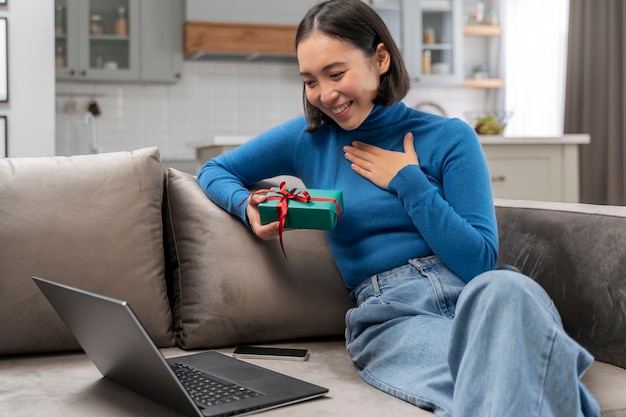 Free photo medium shot smiley woman holding gift