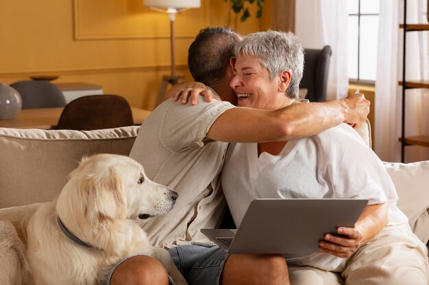 Free photo medium shot smiley woman hugging man