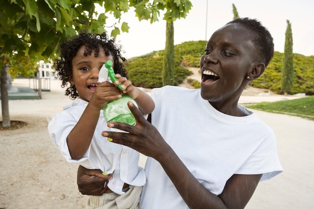 Free photo medium shot smiley woman and kid