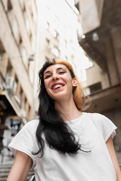 Free photo medium shot smiley woman posing