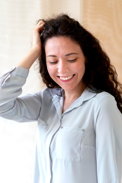 Free photo medium shot smiley woman posing