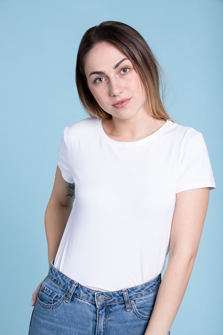 Free Photo medium shot smiley woman posing