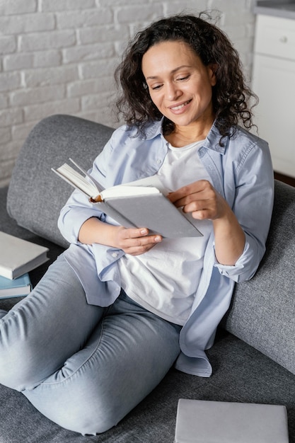 Medium shot smiley woman reading