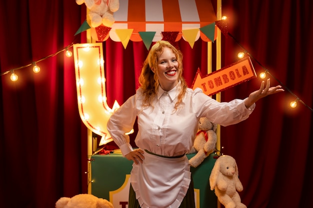 Free photo medium shot smiley woman in studio