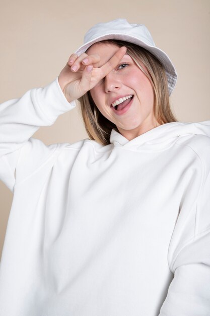 Medium shot smiley woman wearing hat