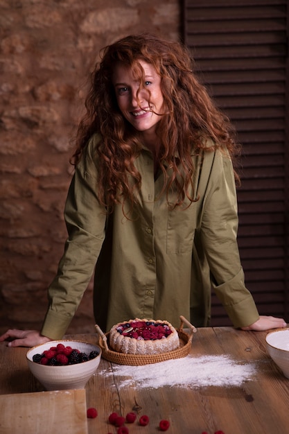 Free photo medium shot smiley woman with dessert