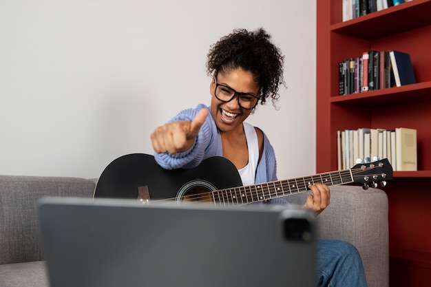 Medium shot smiley woman with guitar