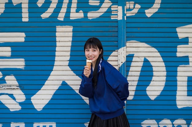 Free photo medium shot smiley woman with ice cream