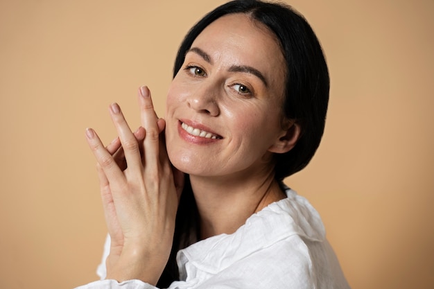 Medium shot smiley young woman posing