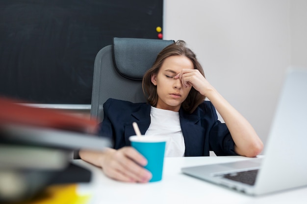 Free photo medium shot tired woman at office