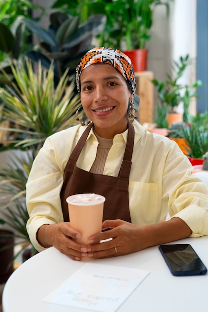 Free photo medium shot woman celebrating mother's day