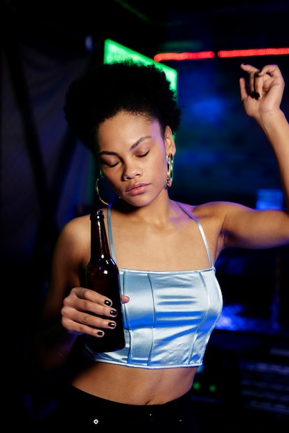 Medium shot woman dancing at club