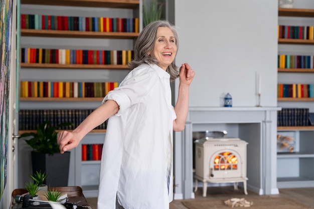 Free photo medium shot woman dancing at home