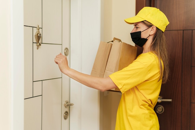 Free photo medium shot woman delivering bags