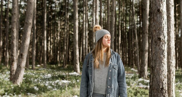 Medium shot woman in forest