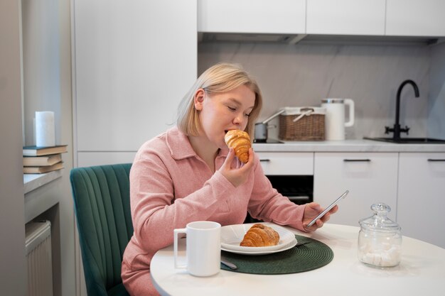 Medium shot woman having breakfast