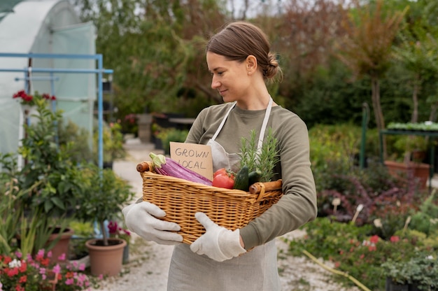 Free photo medium shot woman holding basket