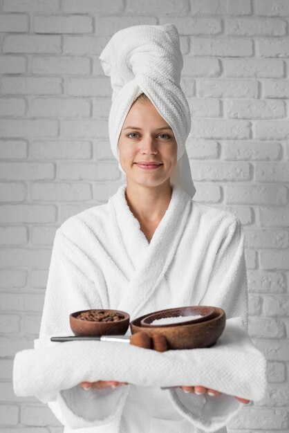 Free photo medium shot woman holding bowls