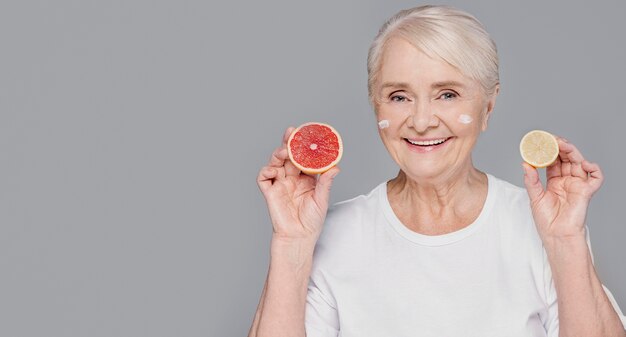 Medium shot woman holding citrus