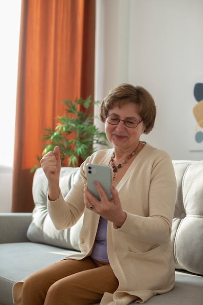 Medium shot woman holding device