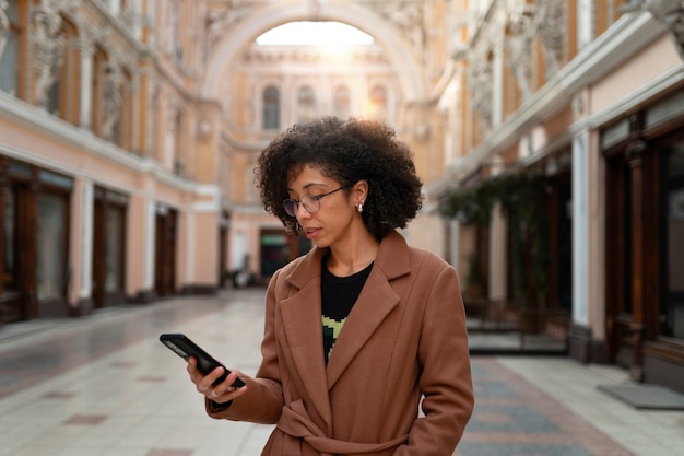 Free photo medium shot woman holding device