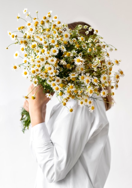 Medium shot woman holding flower bouquet