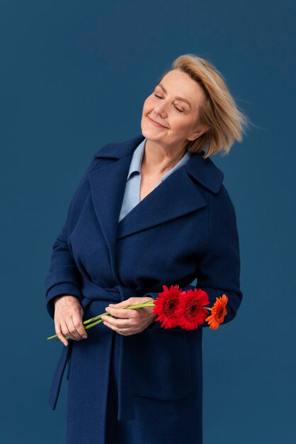 Medium shot woman holding flowers