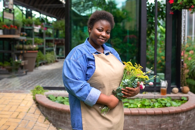 Free photo medium shot woman holding flowers