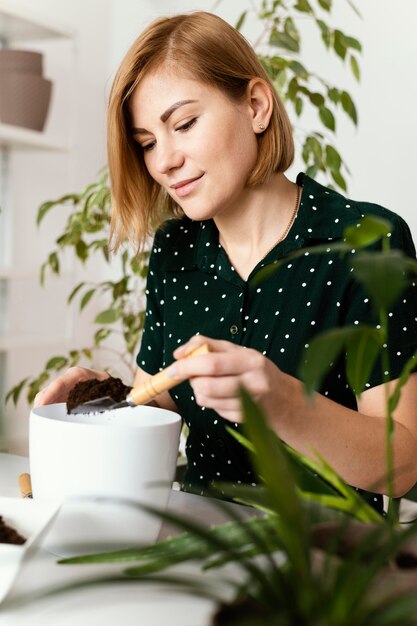 Medium shot woman holding gardening trowel