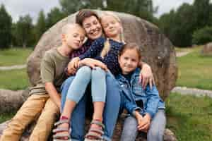 Free photo medium shot woman holding kids