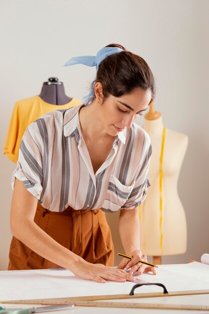 Medium shot woman holding pencil