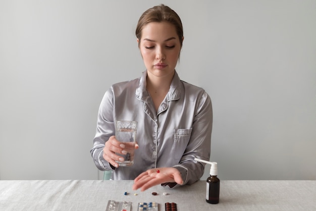 Free photo medium shot woman holding pill