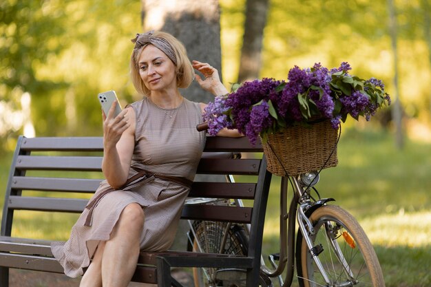 Medium shot woman holding smartphone