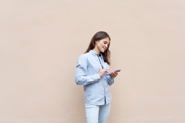 Medium shot woman holding smartphone