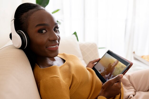 Medium shot woman holding tablet