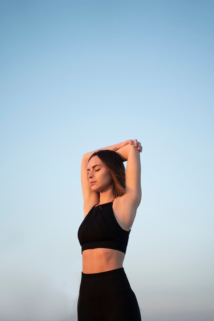 Medium shot woman outdoors