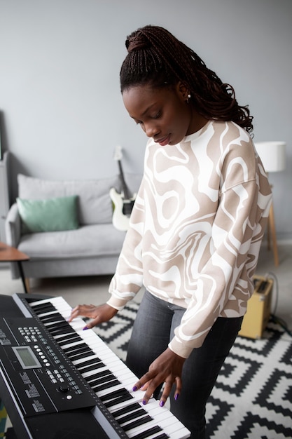 Medium shot woman playing the piano