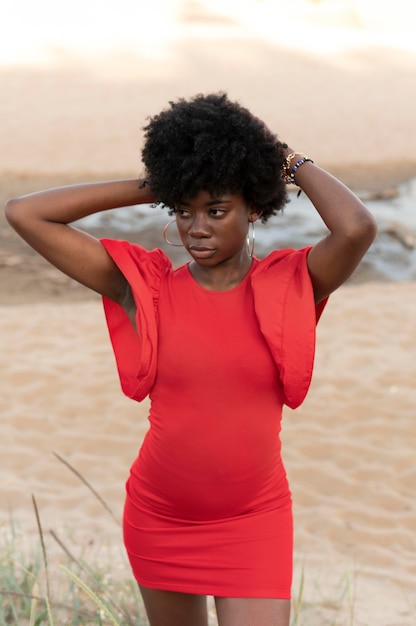 Free photo medium shot woman posing outdoors