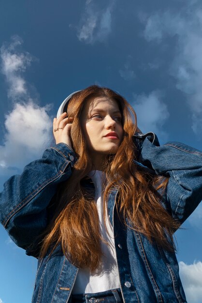 Medium shot woman posing outdoors