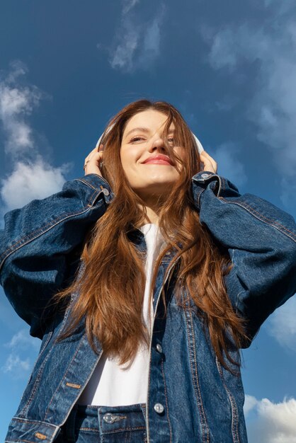 Medium shot woman posing outdoors