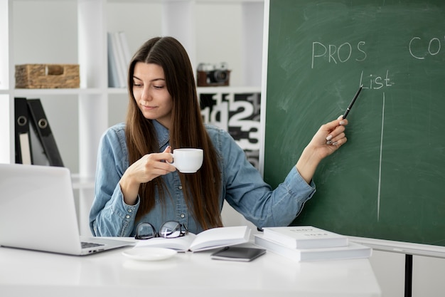 Medium shot woman presenting with board