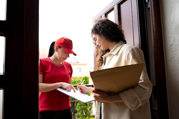 Free photo medium shot woman receiving pack