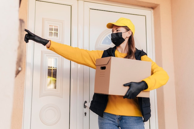 Medium shot woman ringing at door