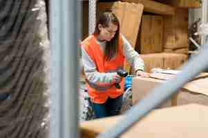 Free photo medium shot woman scanning box