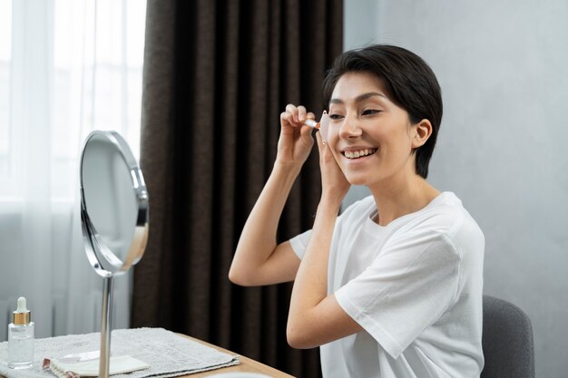 Medium shot woman selfcare concept with mirror