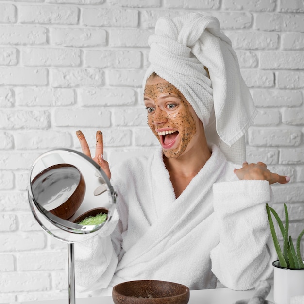 Free photo medium shot woman showing peace sign